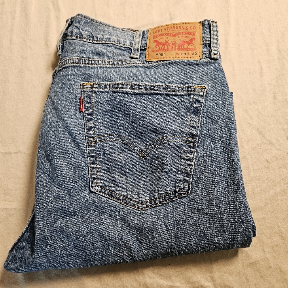 Levi's 505 Men's W38 L32 Regular Fit Straight Leg Blue Denim Jeans Zip Fly